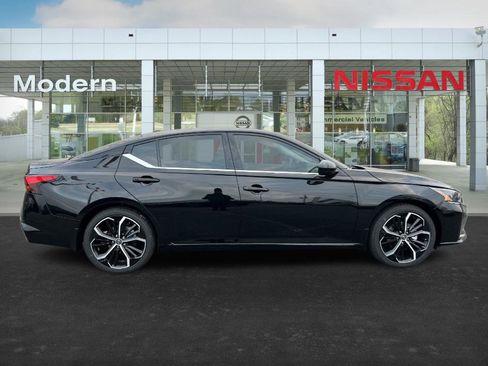 New 2025 Nissan Altima 2.5 SR image 6