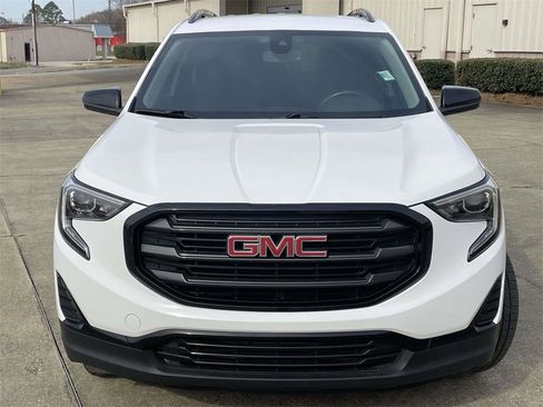 Used 2020 GMC Terrain SLE w/ Elevation Edition image 8