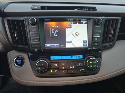 Used 2018 Toyota RAV4 Limited image 10