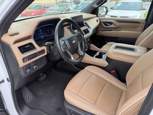 Used 2024 Chevrolet Suburban Premier image 3