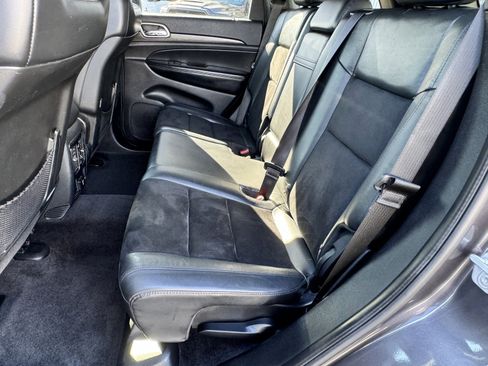Used 2018 Jeep Grand Cherokee Altitude image 32