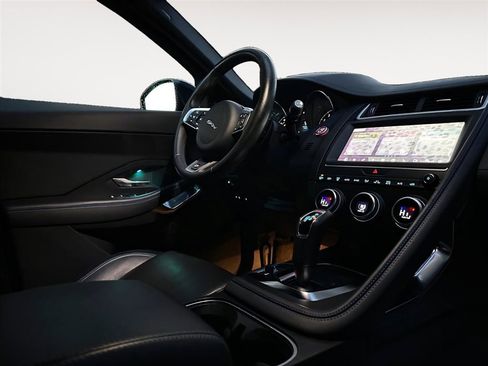 Used 2020 Jaguar E-PACE R-Dynamic S image 22