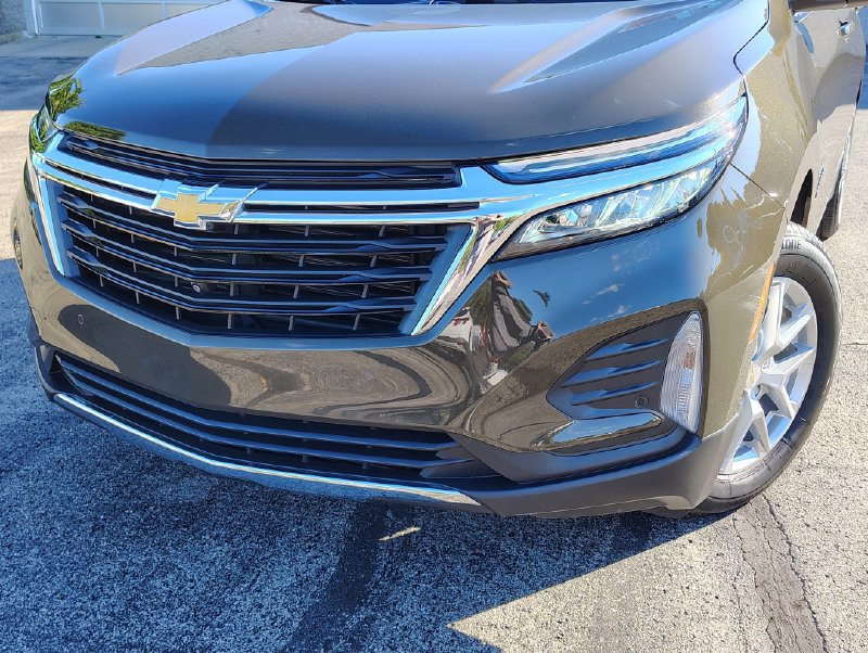 Used 2024 Chevrolet Equinox LT AWD/4WD image 2