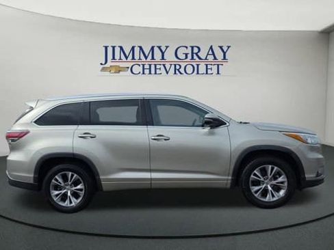 Used 2015 Toyota Highlander XLE image 6