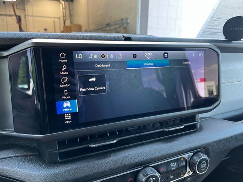 Used 2024 Jeep Wrangler Willys AWD/4WD image 23