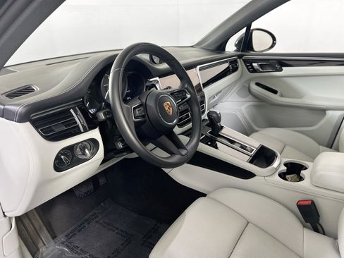 Used 2023 Porsche Macan image 9