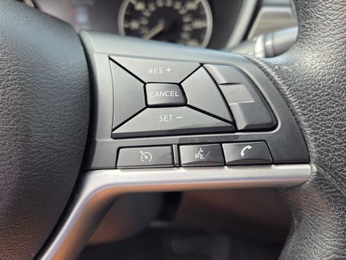 Used 2025 Nissan Altima 2.5 SV FWD image 24