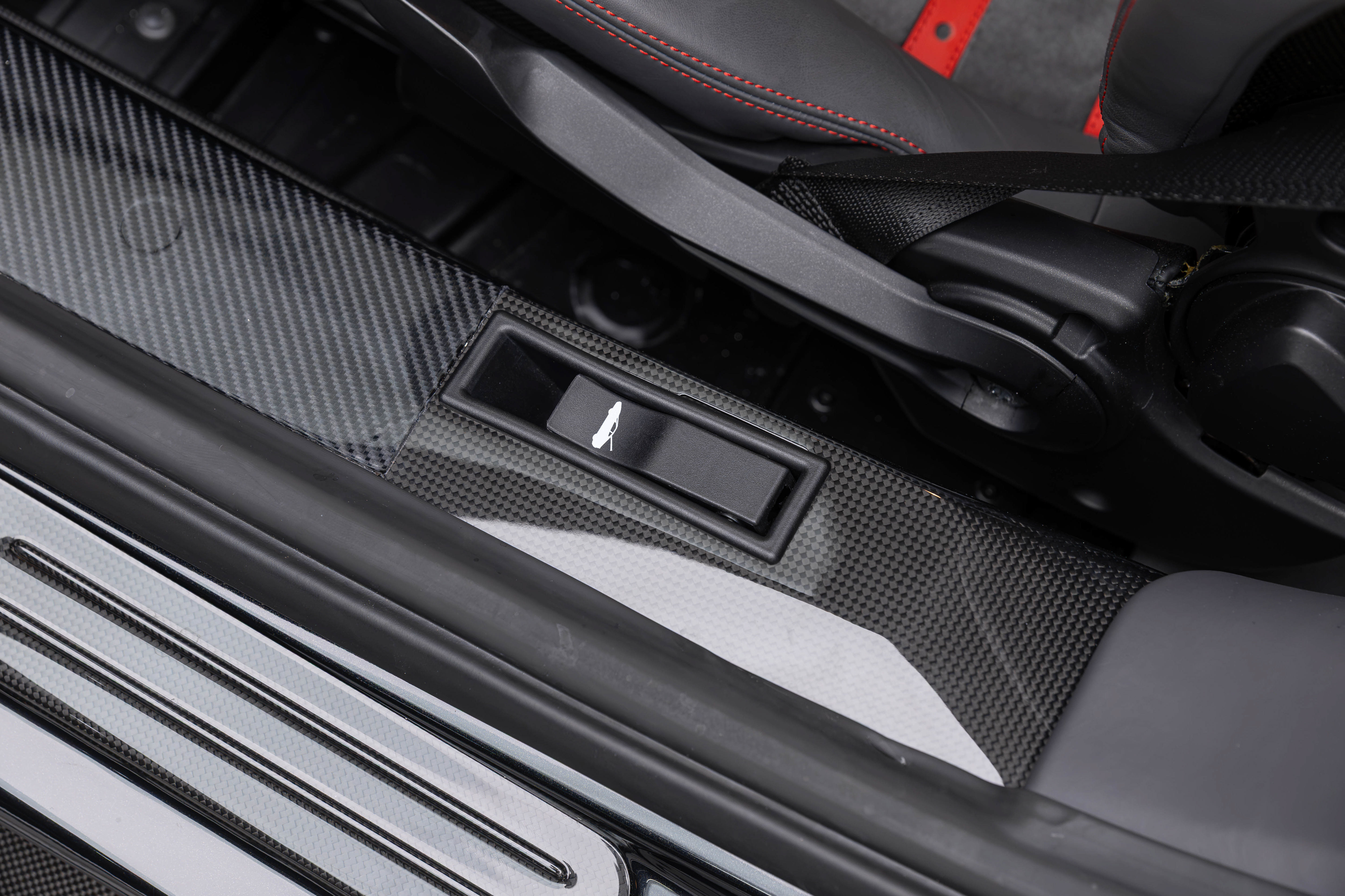 Used 2019 Ferrari 488 Pista Coupe RWD image 17