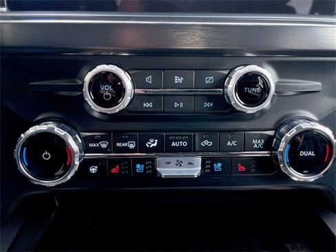 Used 2024 Ford F350 Lariat image 19