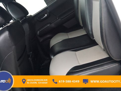 Used 2020 Toyota Tacoma TRD Off-Road w/ Technology Package image 13