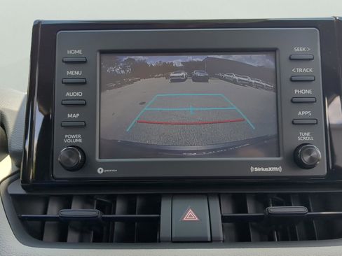Used 2022 Toyota RAV4 XLE AWD/4WD image 10