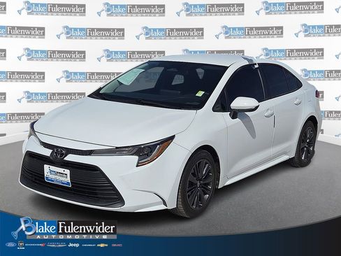 Used 2024 Toyota Corolla LE FWD image 1