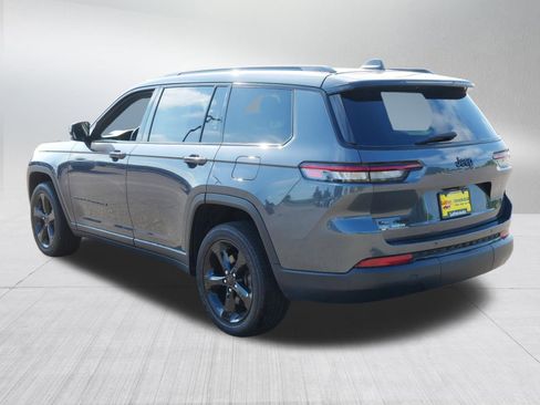 Used 2022 Jeep Grand Cherokee L Laredo image 5