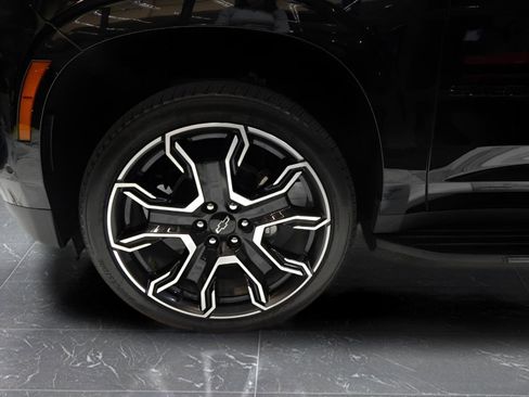 Used 2025 Chevrolet Suburban RST w/ RST Capability Package image 8