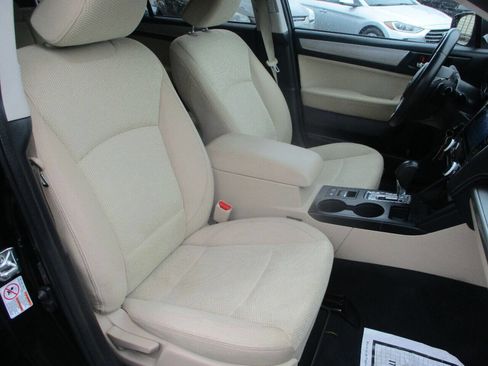 Used 2018 Subaru Outback 2.5i Premium image 15