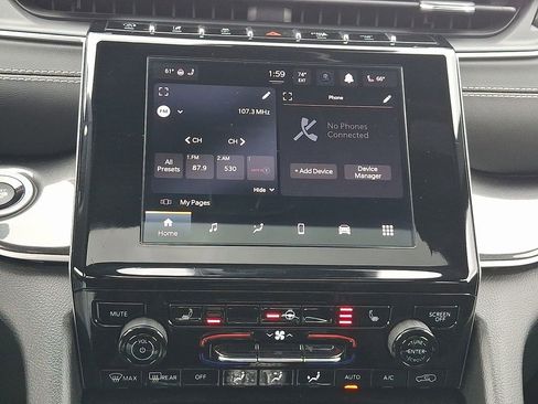 Used 2023 Jeep Grand Cherokee Altitude AWD/4WD image 16
