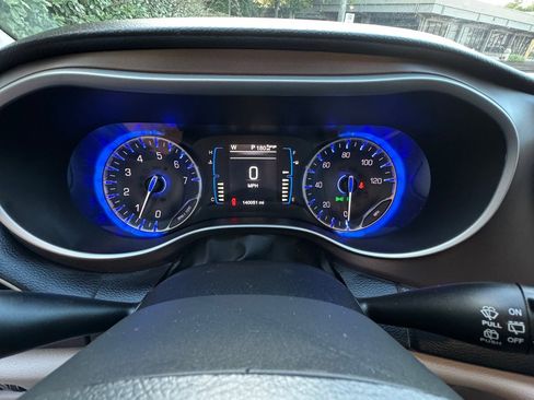 Used 2017 Chrysler Pacifica LX image 32