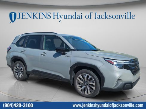Used 2025 Subaru Forester Touring AWD/4WD image 1