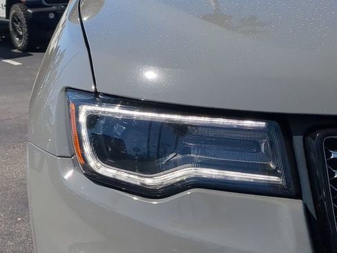 Used 2022 Jeep Grand Cherokee Laredo X image 10