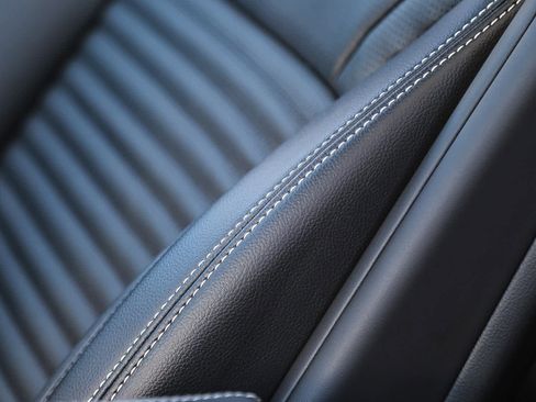 New 2025 Land Rover Discovery Dynamic SE image 24