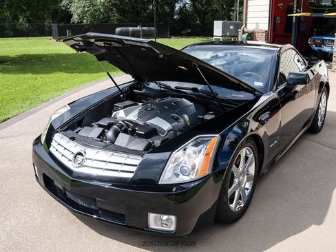 Used 2006 Cadillac XLR RWD image 21