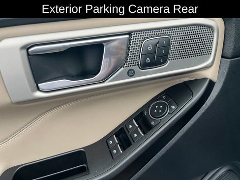 Used 2020 Ford Explorer Limited RWD image 13