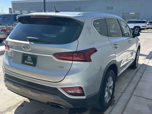 Used 2019 Hyundai Santa Fe SE image 4