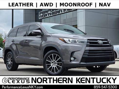 Used 2017 Toyota Highlander SE AWD/4WD image 1