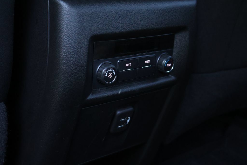 Certified 2023 Chevrolet Traverse LT FWD image 47