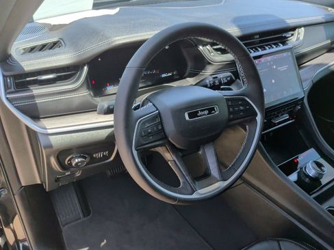 Used 2025 Jeep Grand Cherokee L Limited w/ Luxury Tech Group II RWD image 15