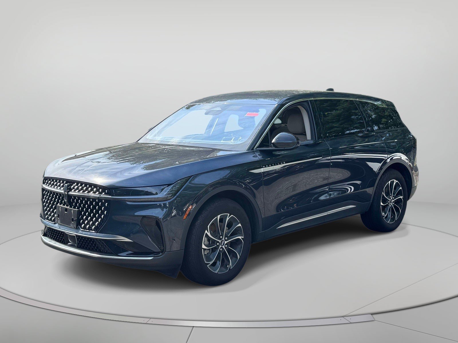Used 2024 Lincoln Nautilus Premier AWD/4WD image 3