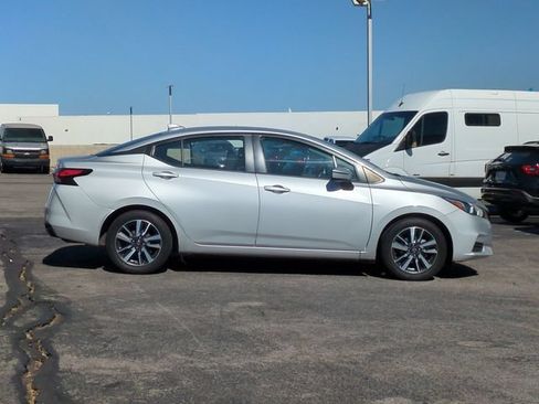 Used 2021 Nissan Versa SV FWD image 9