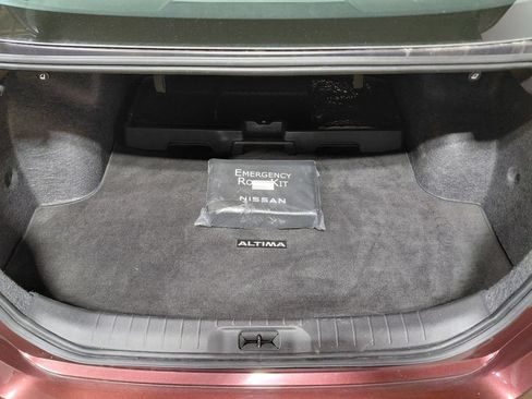 Used 2024 Nissan Altima 2.5 SV AWD/4WD image 39