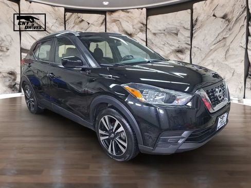 Used 2020 Nissan Kicks SV FWD image 3