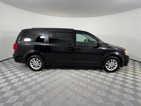 Used 2014 Dodge Grand Caravan SXT FWD image 4