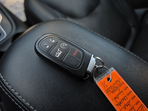 Used 2019 Jeep Cherokee Limited AWD/4WD image 32