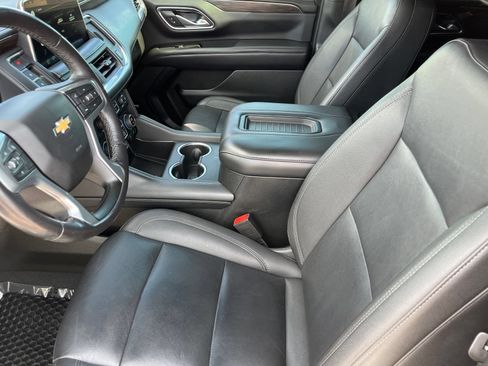 Used 2022 Chevrolet Suburban LT RWD image 17