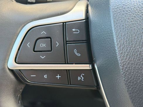 Used 2024 Toyota Highlander XLE image 14