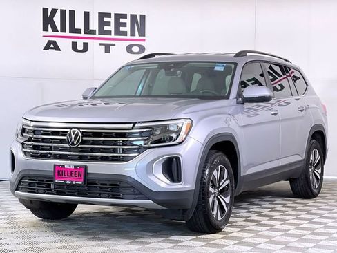 Used 2025 Volkswagen Atlas SE image 3
