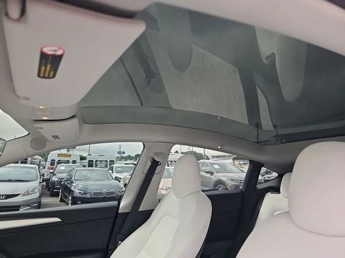 Used 2022 Tesla Model Y Long Range AWD/4WD image 12