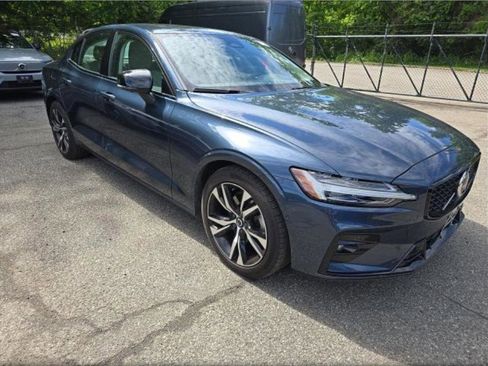 Used 2025 Volvo S60 B5 Plus FWD image 3