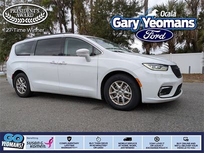 Used 2022 Chrysler Pacifica Touring-L w/ Uconnect Theater Family Group