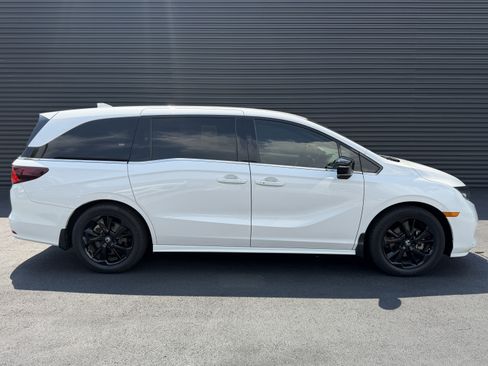 Used 2023 Honda Odyssey Sport image 8