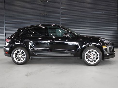 Used 2023 Porsche Macan image 11
