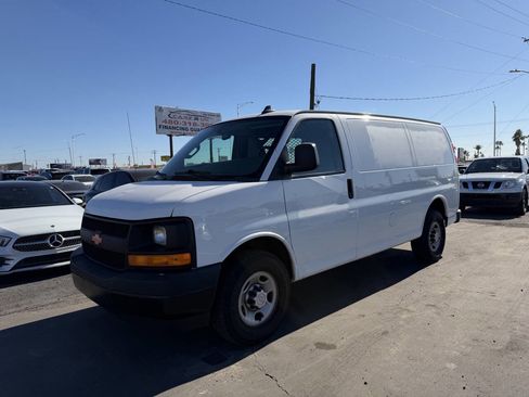 Used 2017 Chevrolet Express 2500 image 3