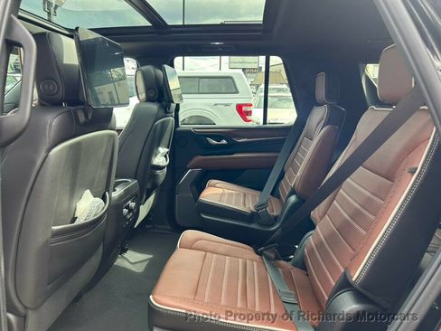 Used 2023 GMC Yukon Denali Ultimate AWD/4WD image 18