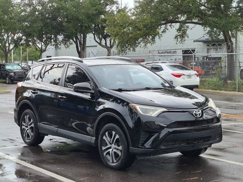 Used 2016 Toyota RAV4 LE AWD/4WD image 3