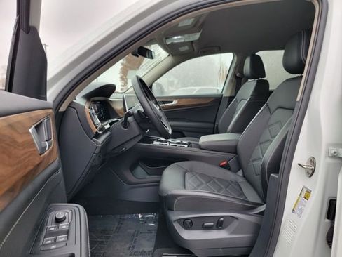 Used 2025 Volkswagen Atlas SE image 19