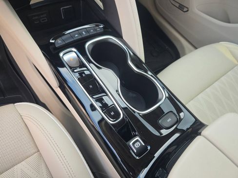 Used 2022 Buick Envision Avenir w/ Technology Package II image 24