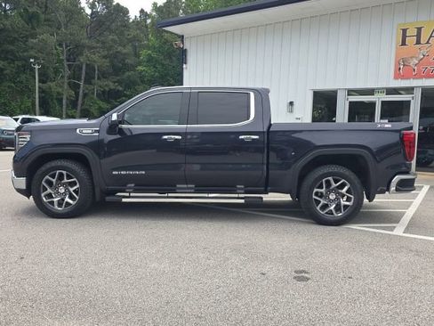 Used 2022 GMC Sierra 1500 SLT AWD/4WD image 2